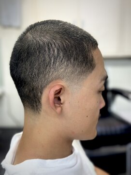 メリケンバーバーショップ フクオカ(MERICAN BARBERSHOP FUK) メンズカットテーパースキンフェードボウズ