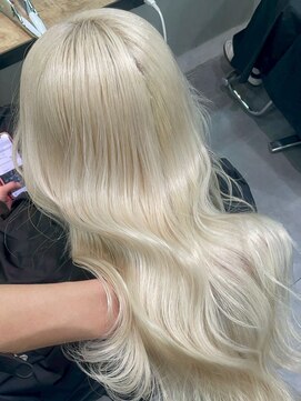 ベレーザ 渋谷(BELEZA) 18138シルバーホワイトアッシュセミロングレイヤーワンホンヘア