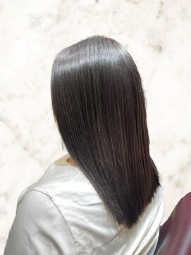 シンリア(ShinLia) 20代30代40代ストレートアッシュ髪質改善艶感カラー