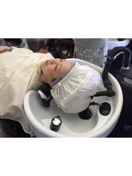 スチームを使ったヘッドスパ／トリートメントのリラクゼーションメニューが圧倒的人気です☆