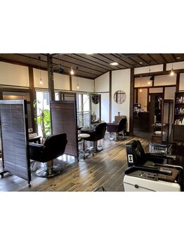 大人女性向けサロン◇落ち着いた店内でリラックスしながら、髪も心も癒される贅沢なひと時を。