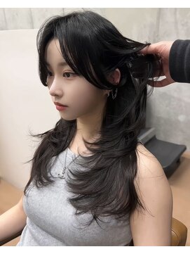 ヌエン 渋谷(NU/EN) 海外ガールレイヤーカット/バタフライカット/ハッシュカット