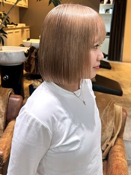 セプト 天神大名(SEPT.) ケアブリーチ ハイトーン ホワイトベージュ ミニボブ 20代