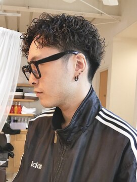 モリオ フロム ロンドン 成増店 【morio成増/宇佐美】刈り上げ×強めパーマ