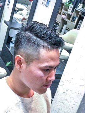 オムヘアーバイグルーマーズ(HOMME HAIR by GROOMER/S) ハイフェード・サイドパート・ウエットショートhommehair2nd櫻井