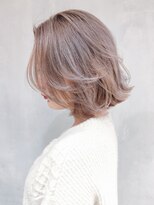 アルバム 銀座(ALBUM GINZA)&nbsp;ホワイトパールレイヤーボブ_フォギーベージュ耳かけ_ba290723
