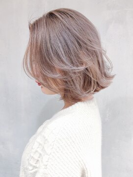 アルバム 銀座(ALBUM GINZA) ホワイトパールレイヤーボブ_フォギーベージュ耳かけ_ba290723