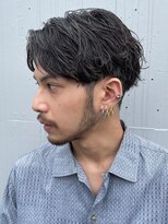 波巻きスパイラルパーマツーブロック刈り上げ