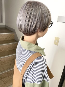 リルア 博多(LIRUA) ホワイトベージュのマッシュショート