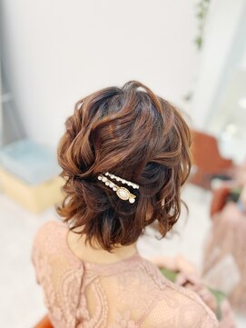 ウッドベル 東京駅前店(W’d BELL) ショートハーフアップ