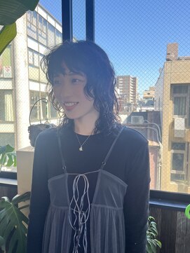 ビハインドザカーテン(BEHIND THE CURTAIN) ナチュラルレイヤー×デザインウルフ×大人ウルフパーマ