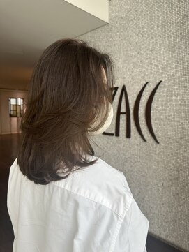 ザック ヴィ(ZACC  vie) 顔まわりにも優しい動きがでるレイヤーカット