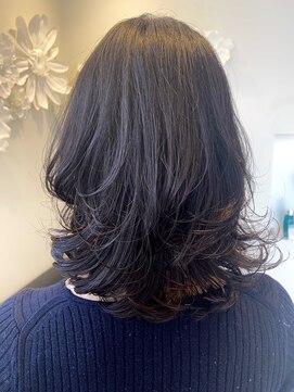 アリエ(Allie) ミディアム・デジタルパーマスタイル