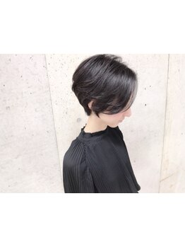 大人カワイイ《Revie hair》のショートはシルエットが綺麗と好評◎ご自宅でも扱いやすく、忙しい朝も楽に♪