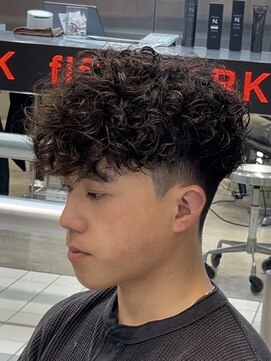 フィフスパーク(fifth PARK) 渋谷スペインカールラルフカール刈り上げ高めツーブロックメンズ