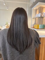 ラナ(LANA)&nbsp;レイヤーカットとダークトーンで春スタイル◯