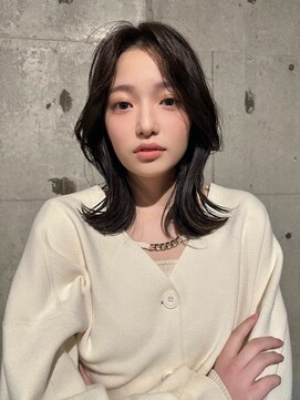 エアー 青山(AIR) くびれヘア前髪なしミディアムレイヤーカットグレージュ