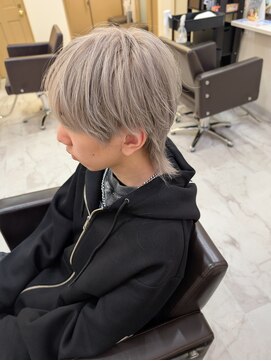 エメヘアデザイン ルイス(Aimer Hair Design Lewis) ホワイトベージュウルフ◎