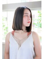 ルティア(Lutia) センターパート 大人かわいい アッシュカラー★★