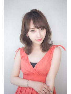 ヘアーズ ギュゼルバヤン(hair’s Guzel Bayan) 外ハネミディ