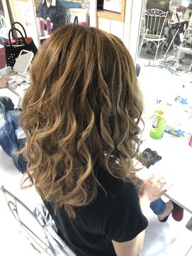 ヘアーメイクサロン リュクス(Hair make salon LUXE) ウェーブ風巻きおろし