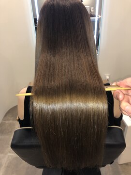 アールサロン アオヤマ(Rr SALON AOYAMA) プラチナミネコラストレート