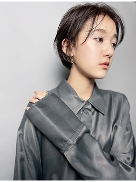 ラグゼ(Luxe) 耳かけショート×大人ヘア【Luxe 高橋あや】