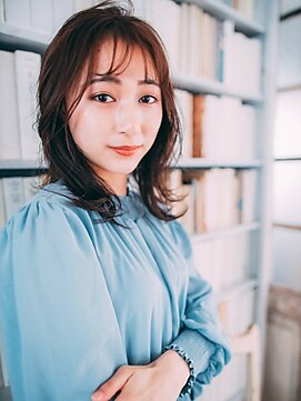 アデリタ(Adelita) ナチュラルレイヤースタイル