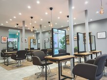 オーブ ヘアー ウィング 水沢店(AUBE HAIR wing)の雰囲気（開放感のある店内でくつろぎの時間をお過ごし下さい。）