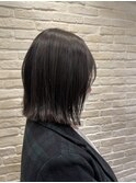切りっぱなしボブ×透明感グレージュ