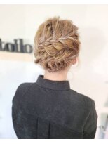 トイロ(toilo)&nbsp;ヘアアレンジ　編み込みアップアレンジ