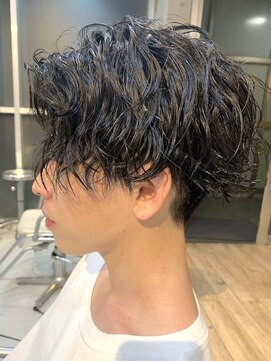 フィフス 原宿(fifth) センターパートツイストスパイラルパーマ刈り上げメンズパーマ