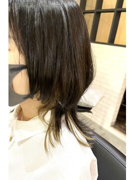 ジーナ 博多(Zina) ウルフカット/インナーカラー/艶髪