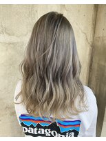 ガルボ ヘアー(garbo hair)&nbsp;ハイトーン グレージュ シルバー 10代 20代