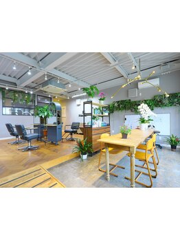 初めての方もリラックス出来るくつろぎ空間♪アットホームな雰囲気と、髪のお悩みも気軽にご相談ください☆