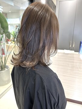 リリアン(rilliant U’s brilliant) ふんわりミディアム×透明感グレージュ