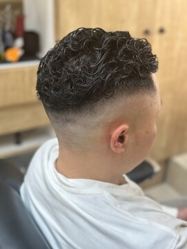 トレックスバーバー(TREX barber) 反社パーマ