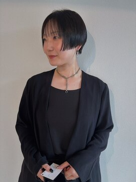 切りっぱなし顔周りカット前下がりショートハンサムショート