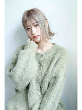 土曜日のクジラ 黒崎店 透け感ミルクティー×切りっぱなしボブ