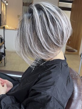 ブレイズヘアー(BLAZEhair) 【５ヶ月目のデザイン】脱白髪染めバレイヤージュ×ブリーチ３回