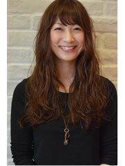 無造作カールが女子力高めなルーズロングスタイル