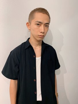 アカ(ACA) 刈り上げ　バーバー　パーマ　センターパート［札幌/大通］