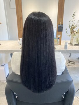 ヒストリア(HISTORIA) ツヤ髪ストレートヘア