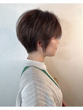 アンダーバーホワイト(_WHITE) ［なんば］耳掛けショート/マッシュ/くびれショート