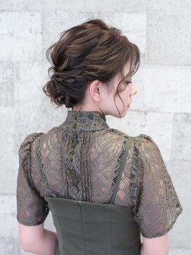 アムールマヤ 結婚式お呼ばれ ミディアム シニヨン