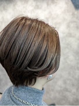 エム(em) ダブルカラー ショート