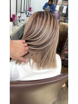 ユートピア(U topia) ミルクティーカラー/バレイヤージュ/ハイライト