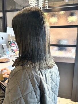 シャインヘアフラッペ 新百合ヶ丘2号店(Shine hair frappe) Shine hair FRAPPE 切りっぱなしボブ／オリーブカラー