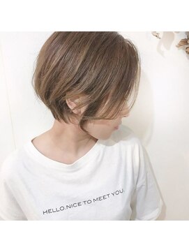 リアン(Lien) 横顔が綺麗に見える！くびれ前下がりショートスタイル！耳かけOK