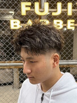 フジヤマ バーバー ショップ(FUJIYAMA BARBER SHOP) ミドルフェード／ツイストパーマ